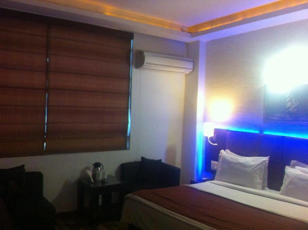 Beyond Hotel New Delhi Luaran gambar